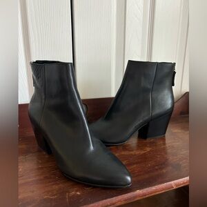 Dolce Vita Cotlyn Ankle Boots